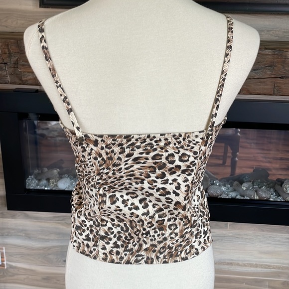 Guess Leopard print top. Stretch. Size L - Picture 4 of 8
